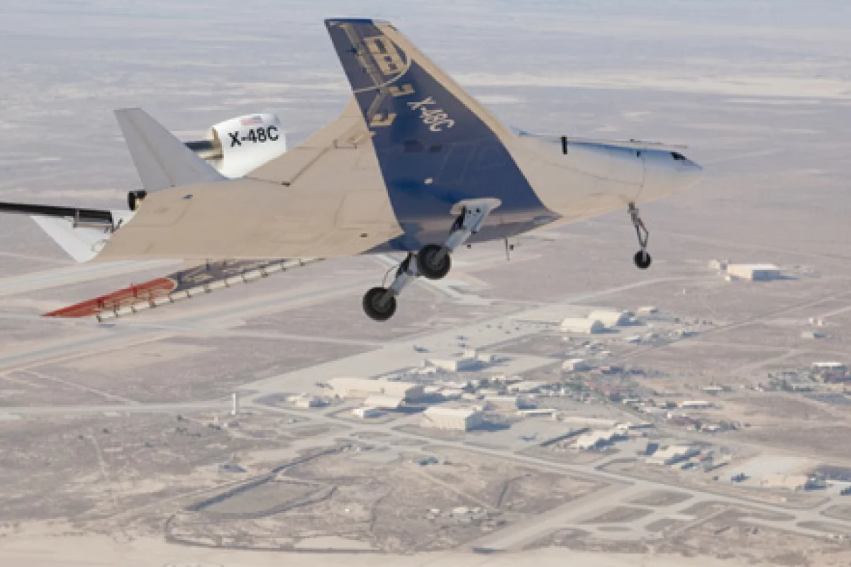 In flight: NASA's X48-C Blended Wing Body prototype (Photo: NASA/Carla Thomas)