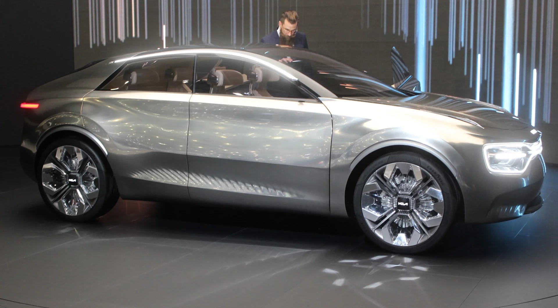 Kia blends elements of large SUVs, smaller crossovers and family sedans in the Imagine by Kia