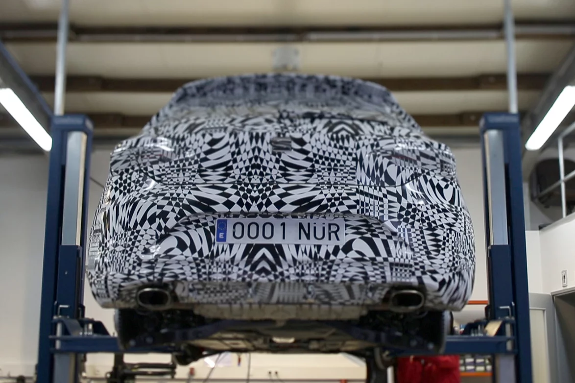 Fettling the SEAT Leon Cupra 280 prior to its record attempt.