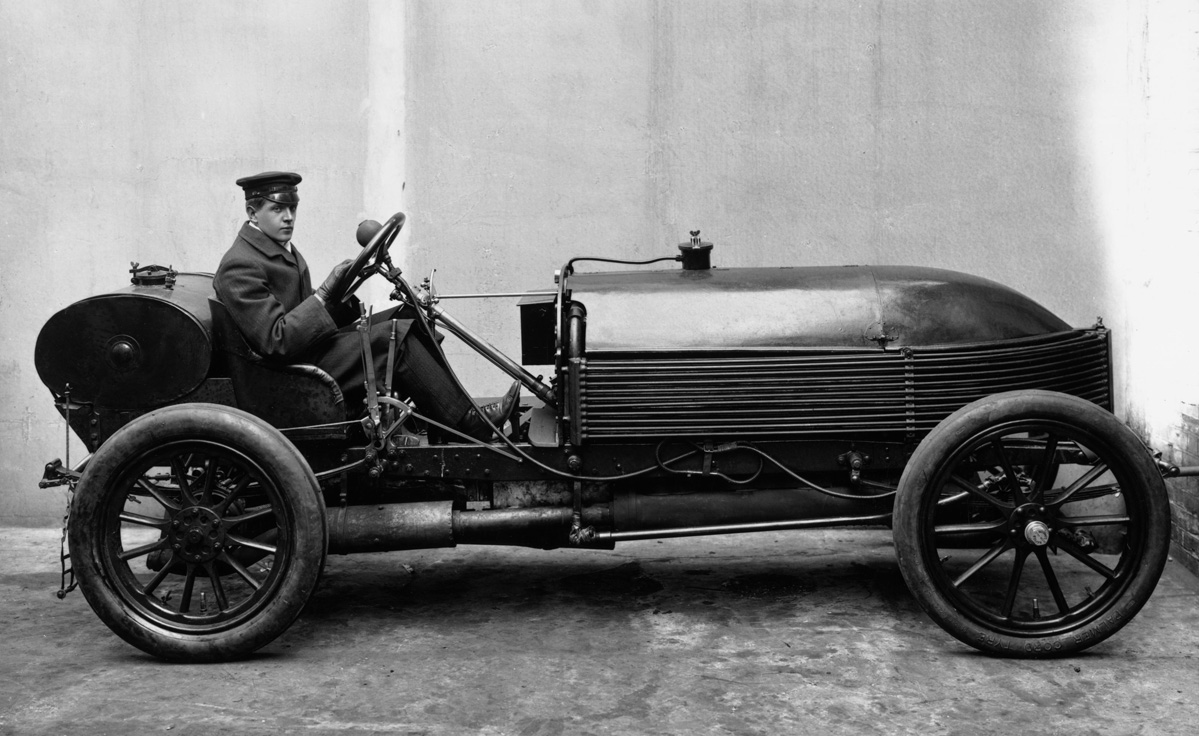 The Napier was the first car recorded at more than 100 mph on 25 January, 1905 at Daytona Beach, Florida