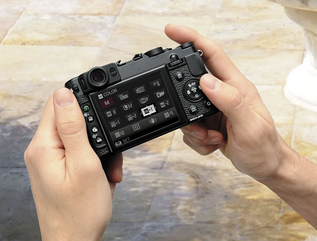 The X20 offers a choice of aspect ratios, has a built-in, pop-up flash and has been treated to a refined graphical user interface