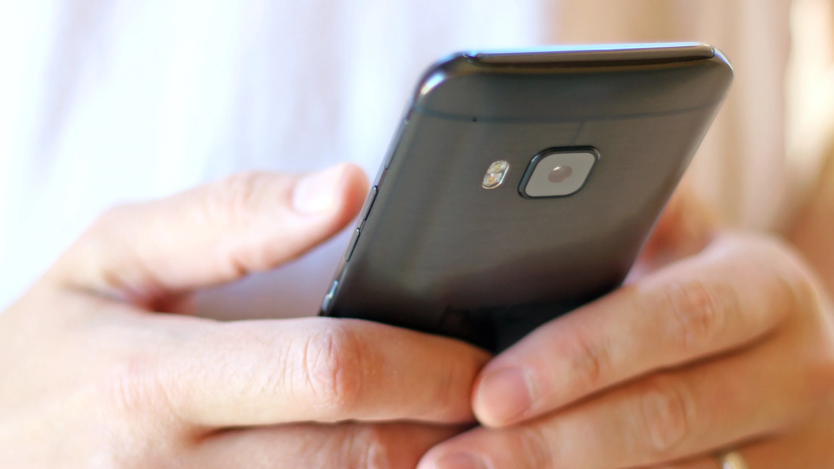 Gizmag reviews HTC's incremental – but still solid – 2015 flagship, the HTC One M9 (Photo: Will Shanklin/Gizmag.com)