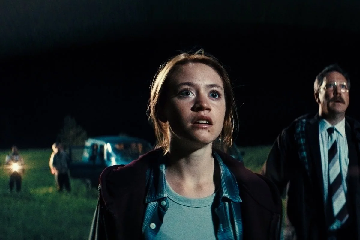 Watch the Skies follows Denise's search for her father, who she believes was abducted by aliens