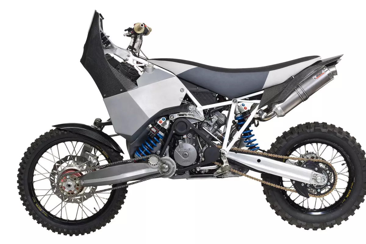 An elaborate homemade kit makes the KTM 990 Adventure into the AWD Projekt DT-A
