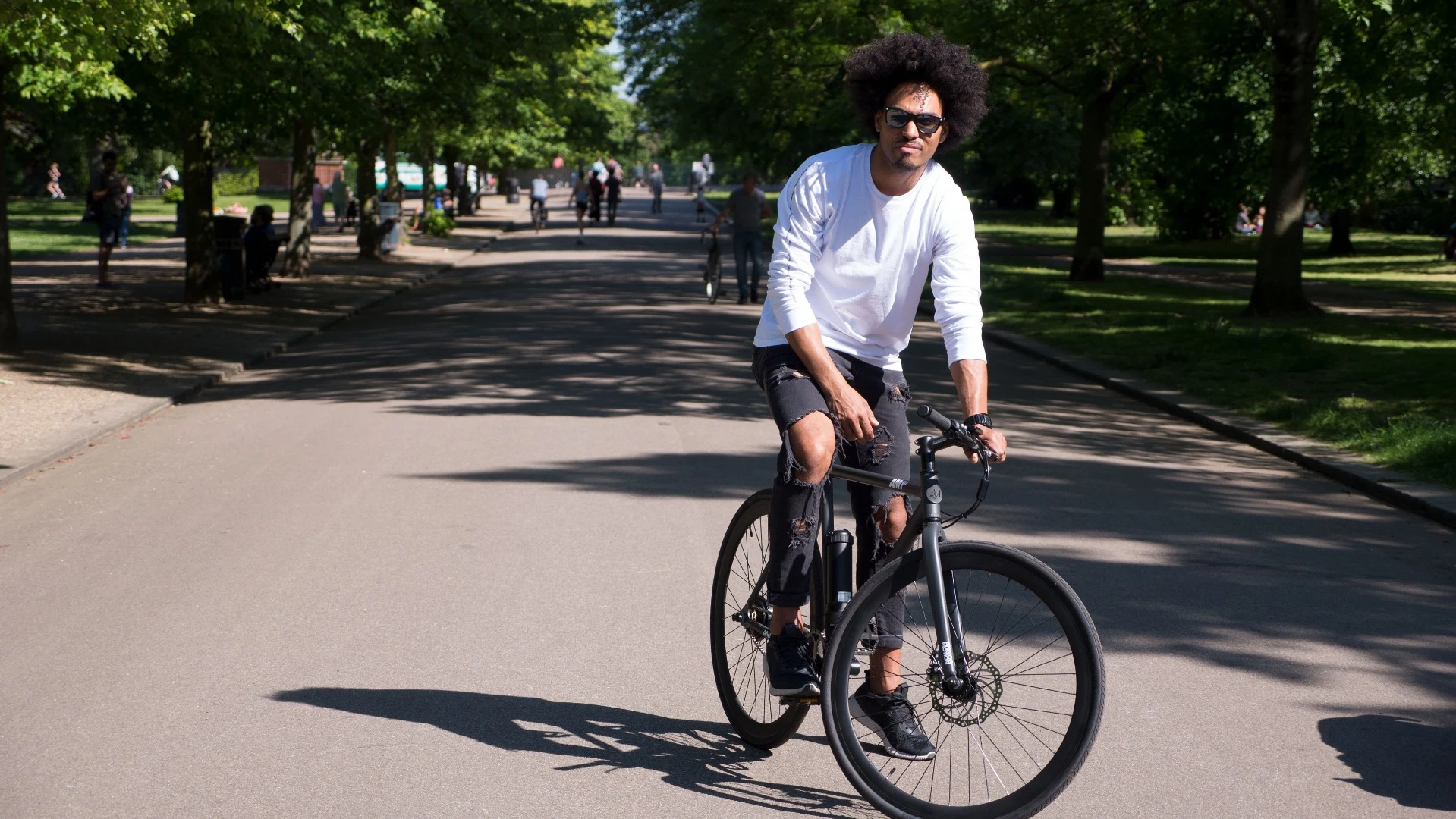 Riders can select three levels of electric assist on the AM1's LED display