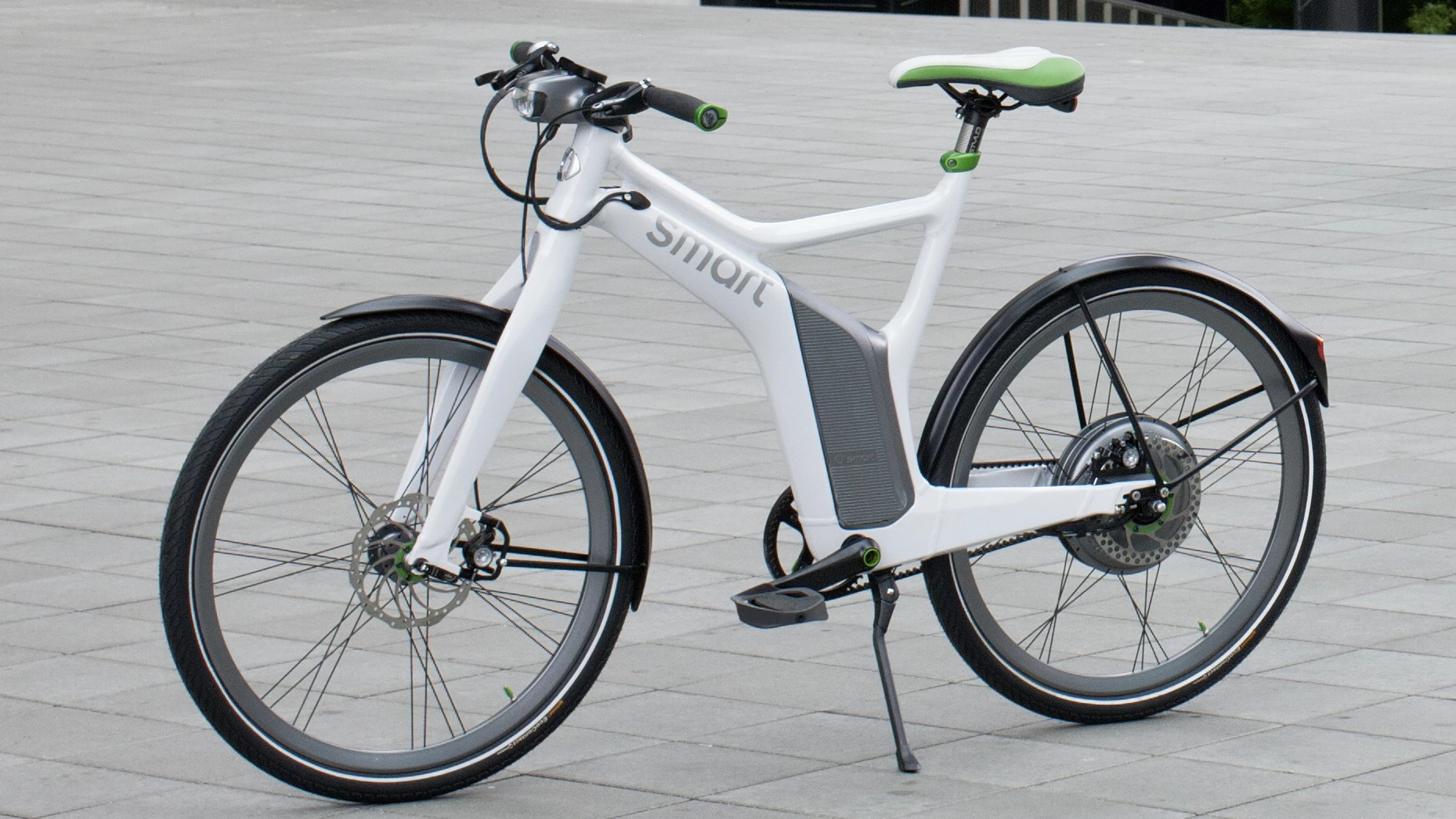 The first generation smart pedelec