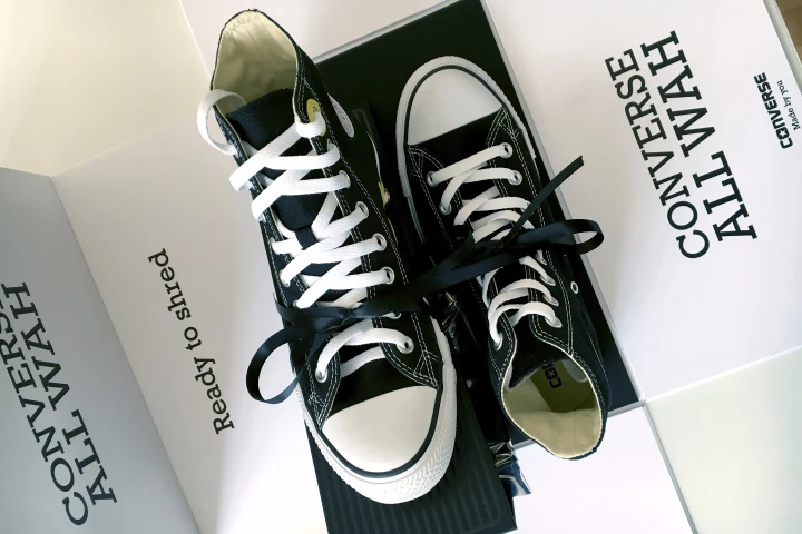 The latest Chuck Hack turns a pair of Converse All Star sneakers into a rocking wah effect for electric guitar