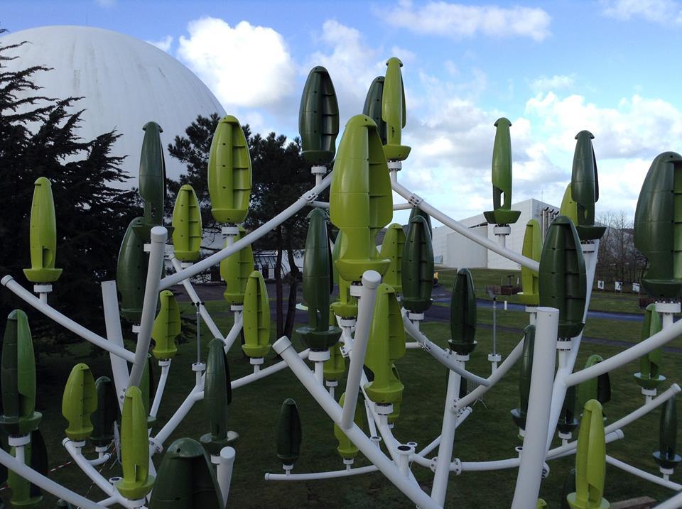 With 72 artificial leaves serving as micro-turbines spinning on a vertical axis, the Wind Tree is designed to harness more gentle winds