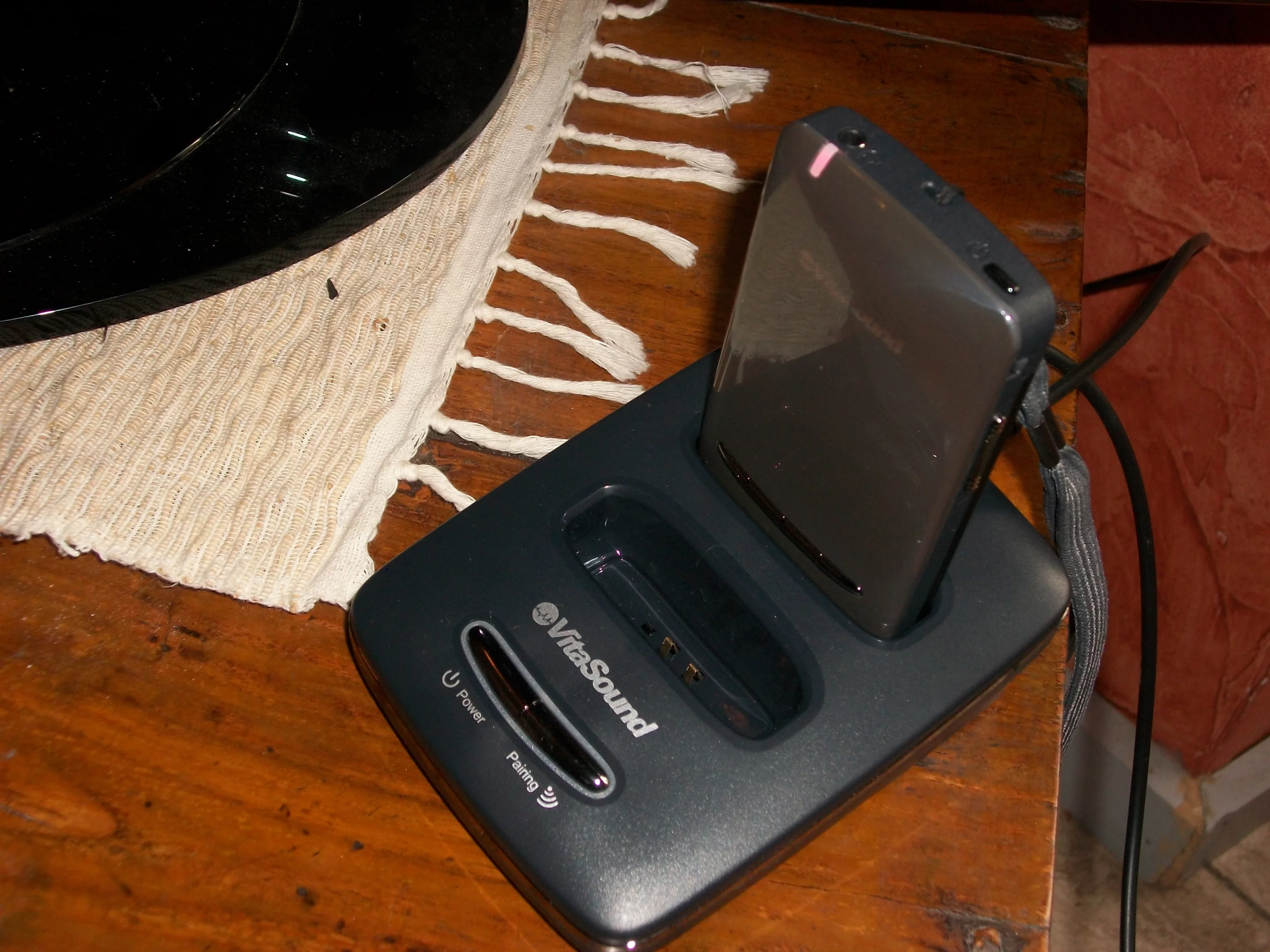 The handset's 2000 mAh Li-ion battery is claimed to last for up to 14 hours in every mode except TV, where it's reduced to between six and eight hours