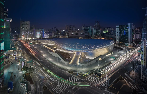 At night, the changing façade reflects Dongdaemun’s many lights and signage, turning the project into one giant illuminated, biomorphic shape (Photo: Virgile Simon Bertrand)