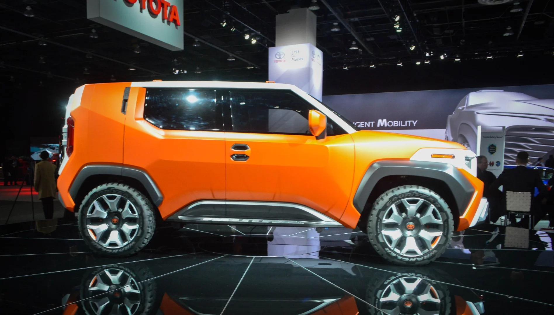 The Toyota FT-4X: a "modern 4x4 toolbox" for urban adventurers