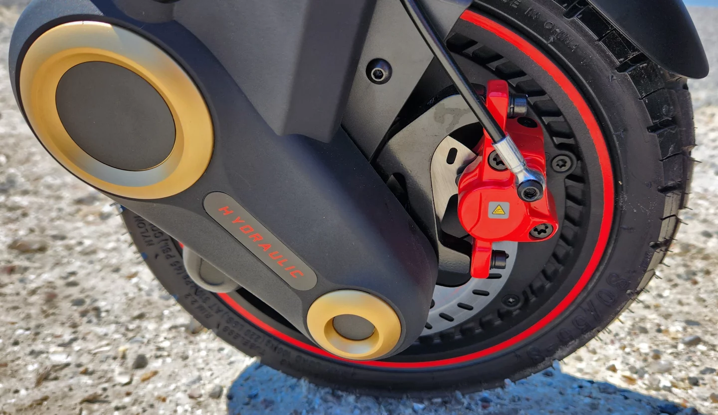 Up close and personal with the front wheel and its crazy geometry