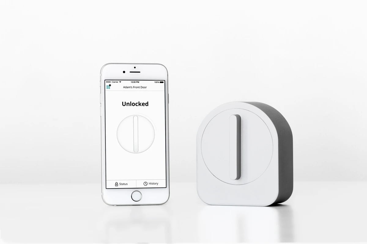 The lock comes with a Bluetooth 4.0 chip that communicates with the Sesame iOS and Android smartphone app, allowing the user to lock and unlock the door with large button onscreen