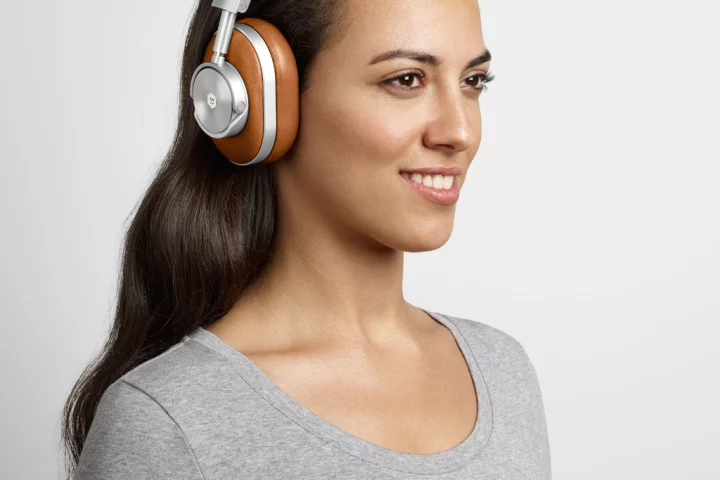 Master & Dynamic's latest MW60 headphones feature a Bluetooth range-boosting exterior antenna
