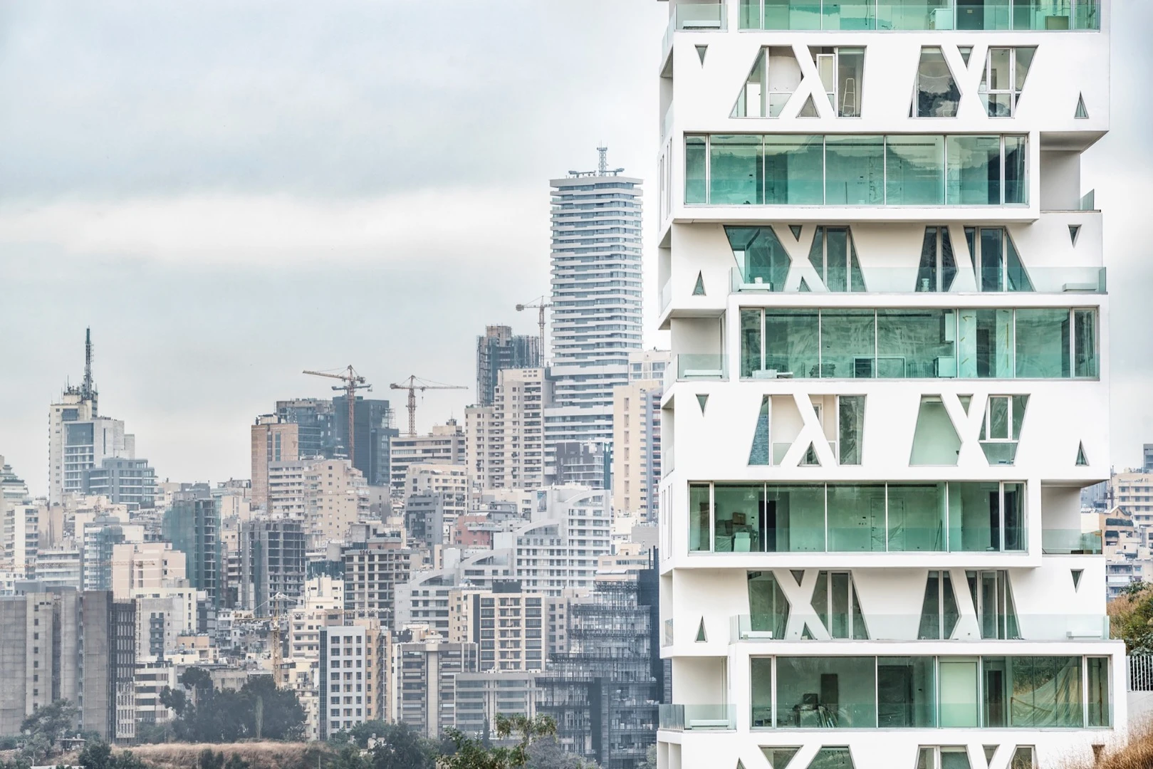Rising to a height of 50 m (164 ft), The Cube comprises 14 stacked volumes that are positioned to offer generous sheltered balconies to its inhabitants