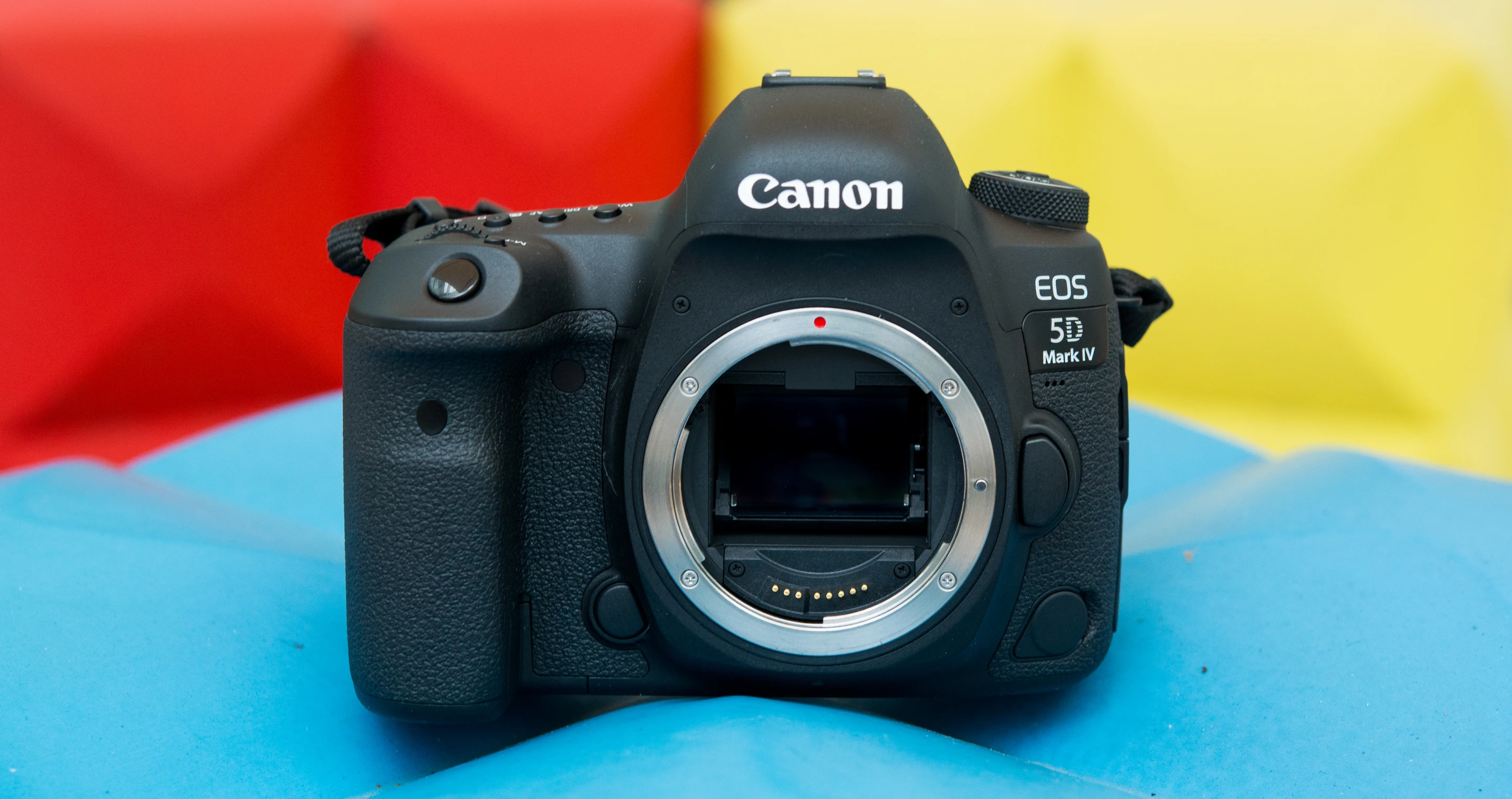 New Atlas goes hands-on with the Canon EOS 5D Mark IV DSLR