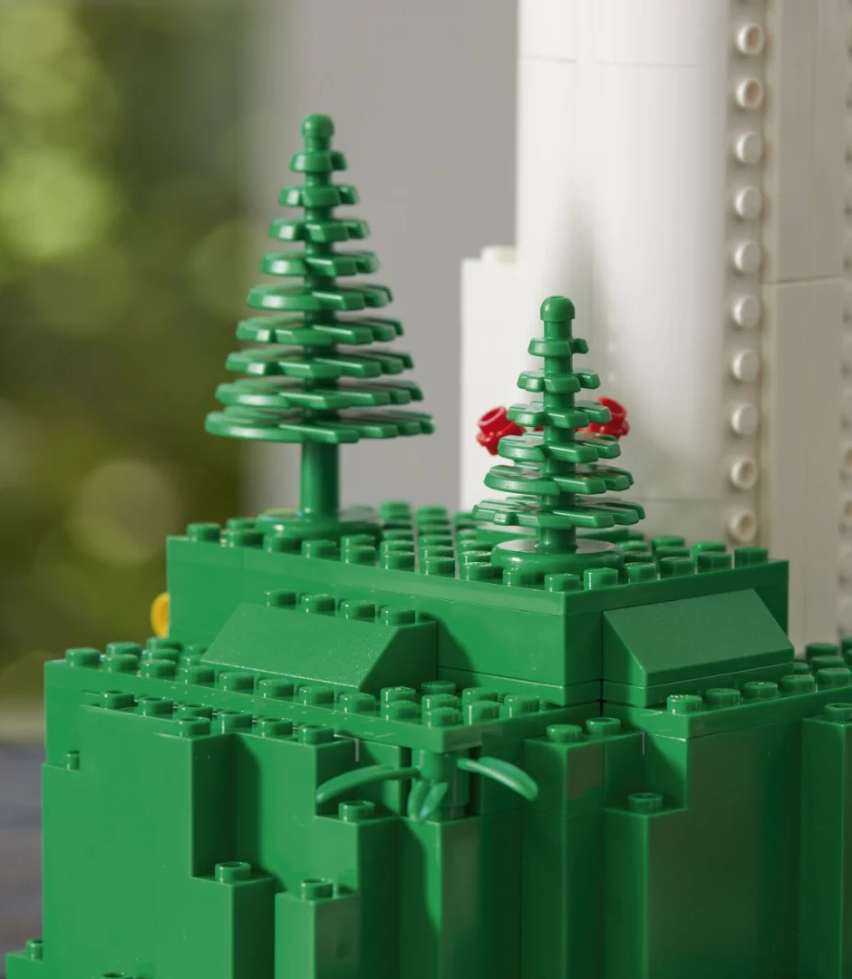 While a single plastic tree obviously won’t put a dent in the world’s enormous problem with plastic waste, it appears to be the first of some important steps Lego is taking to reduce its environmental footprint