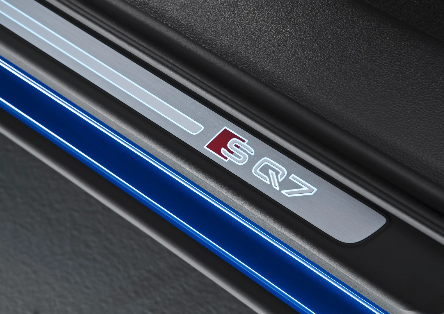 Audi has become experts at making interiors feel special, and the Q7's is no different