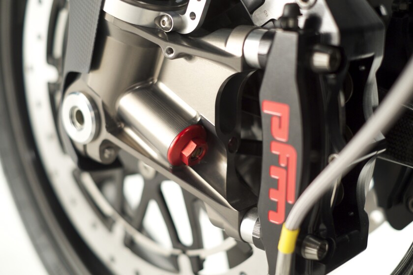 Spirit GP R: race-spec 6-pot PFM brake calipers