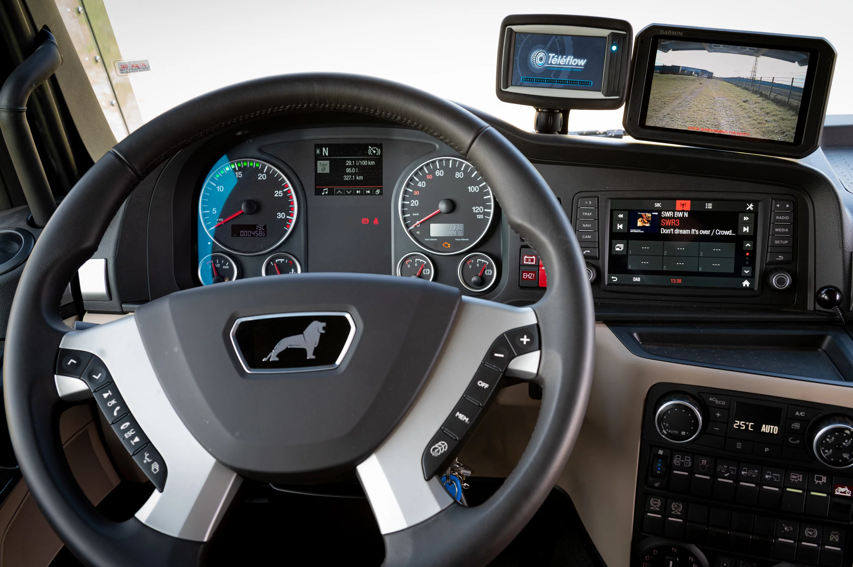 The MD56c includes a full camera system and GPS navigation