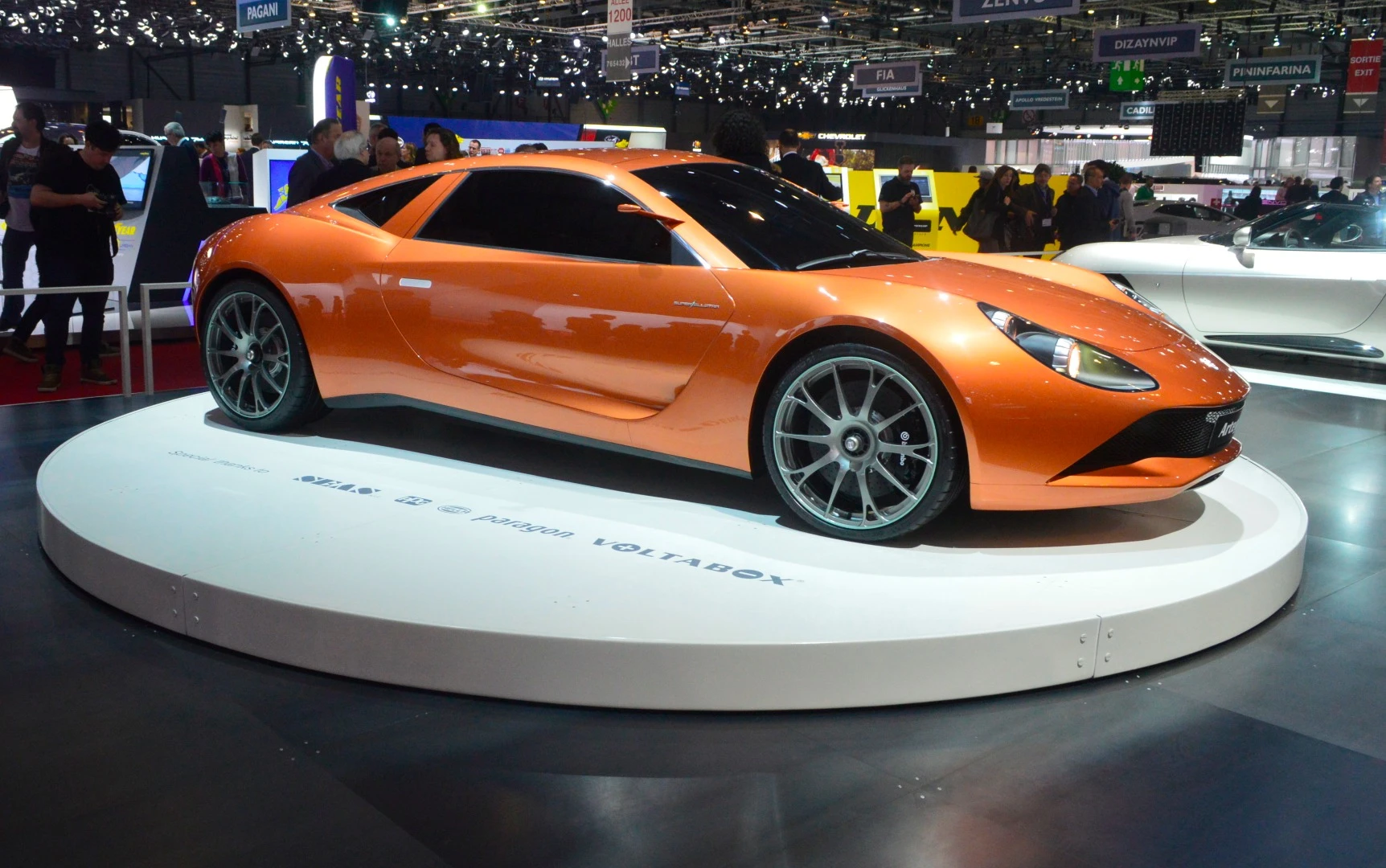 Superelletra is a blend of two Italian words: superleggera (superlight) and elettrico (electric)