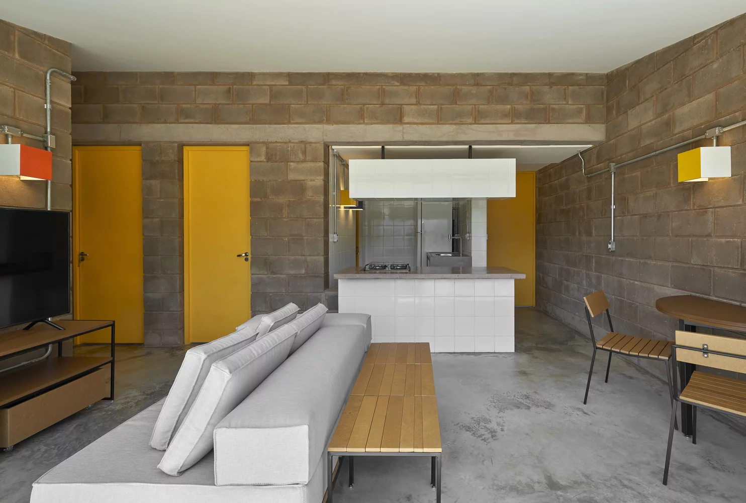 The final design of the Sustentable House features a simple yet modern floor plan, complete with open spaces