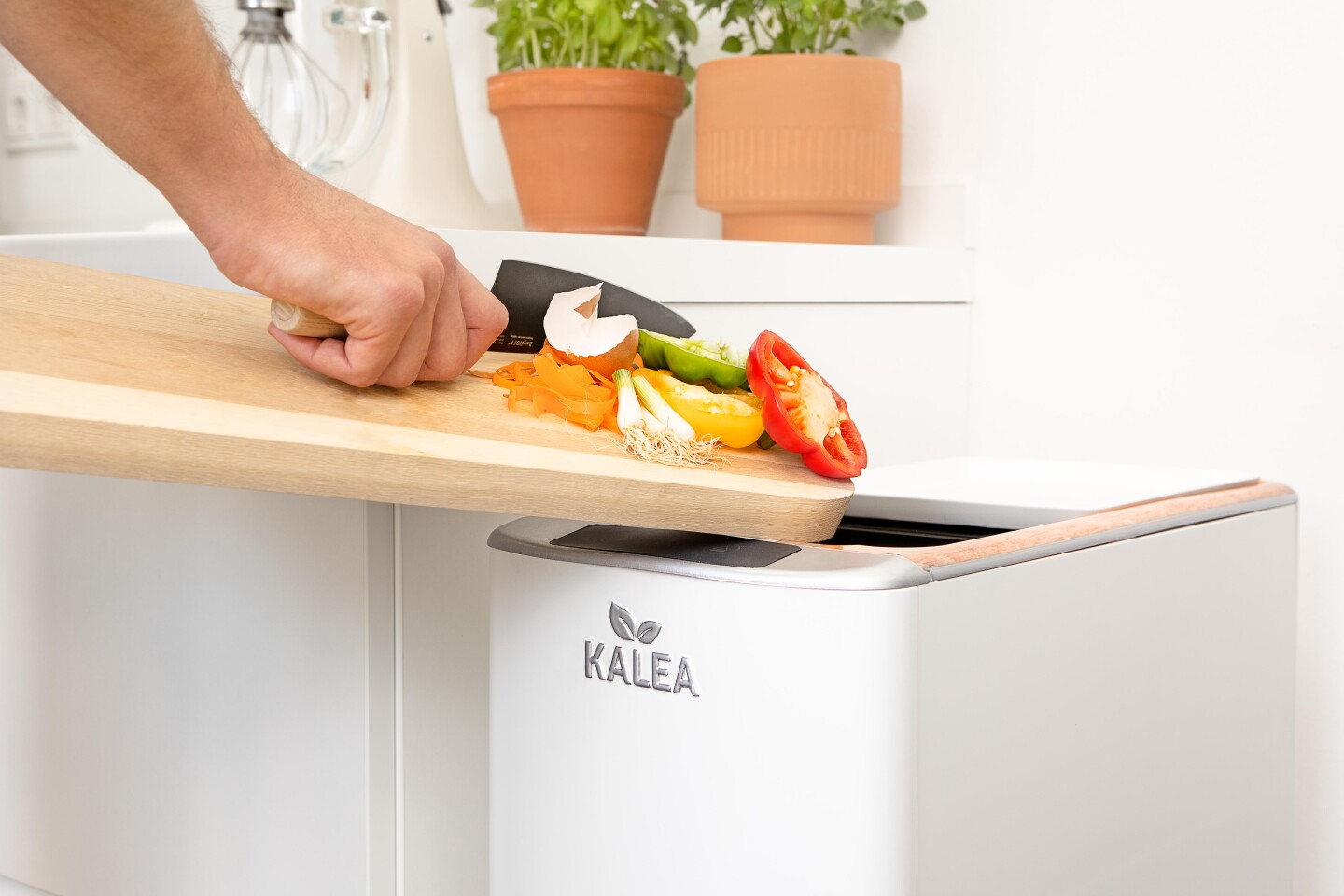 Kitchen Gadget Converts Food Scraps To Compost In A Claimed 48 Hours