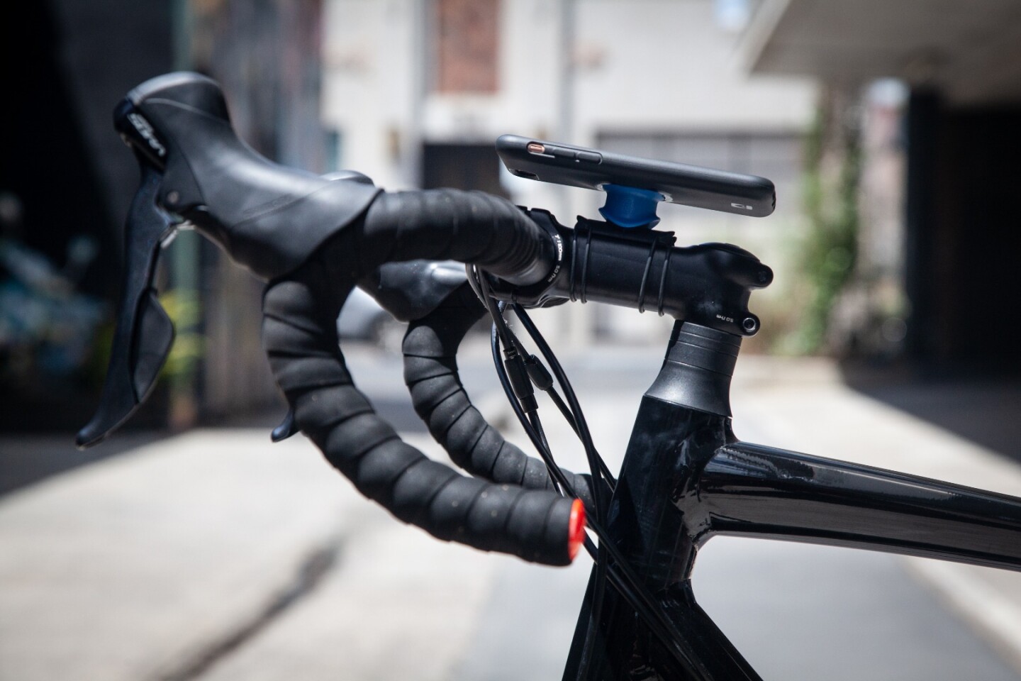 Review Superb Quad Lock Handlebar Mount Holds Cyclists
