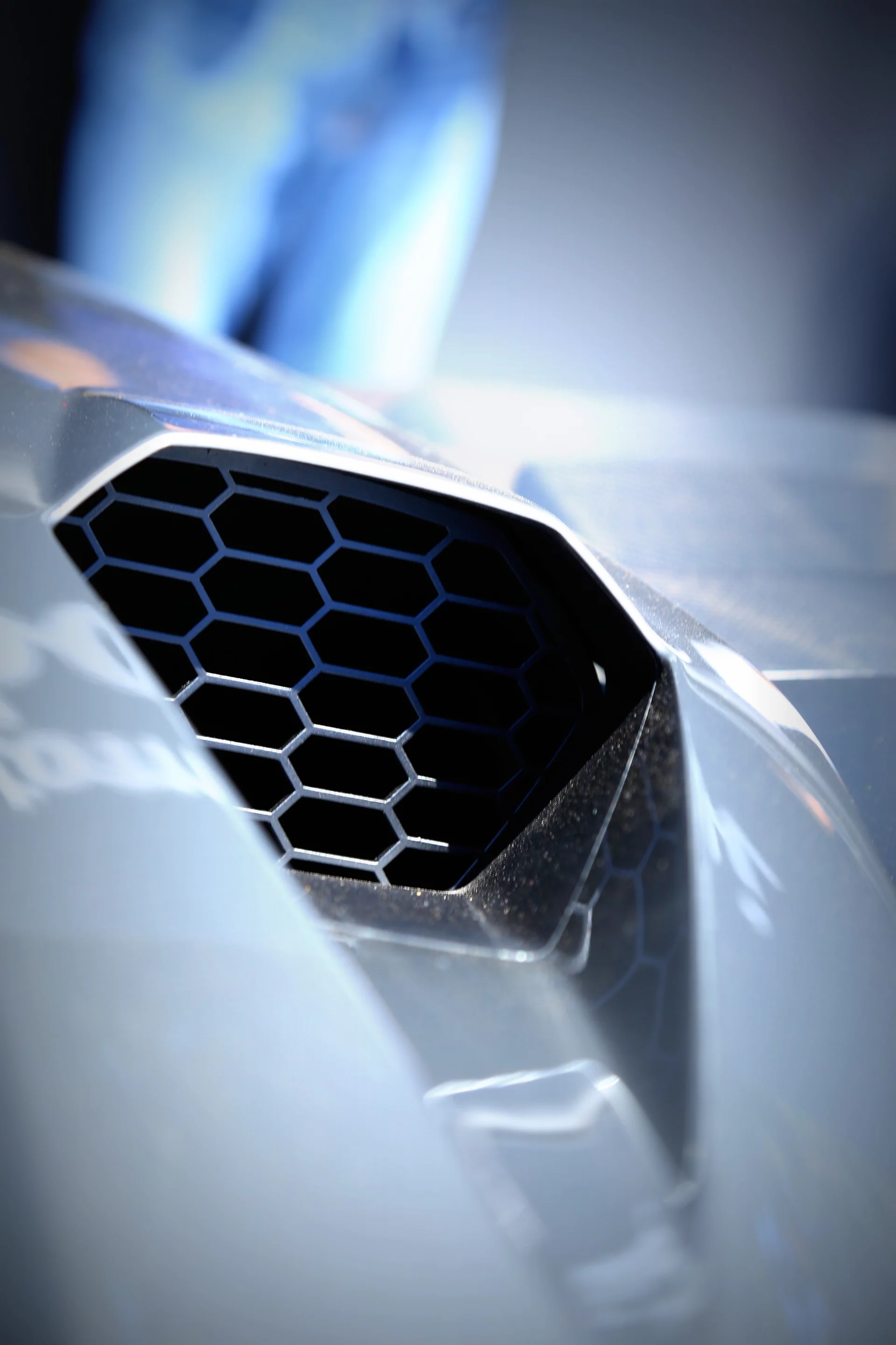 More hexagonal design details found in one of the car's many vents feeding the engine and brakes (Photo: Angus MacKenzie/Gizmag.com)