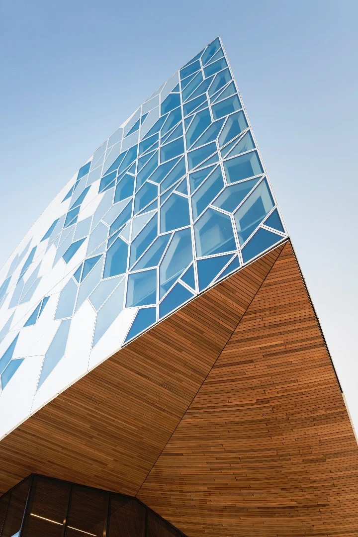 Calgary Central Library features a triple-glazed facade comprising a hexagonal pattern of fritted glass and aluminum panels