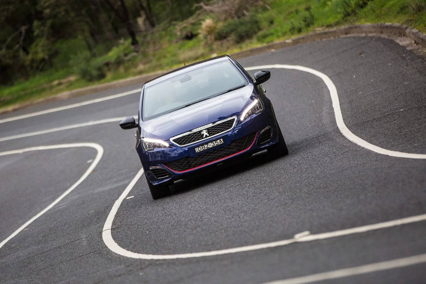 The 270 GTi's engine pulls hard all the way to the redline