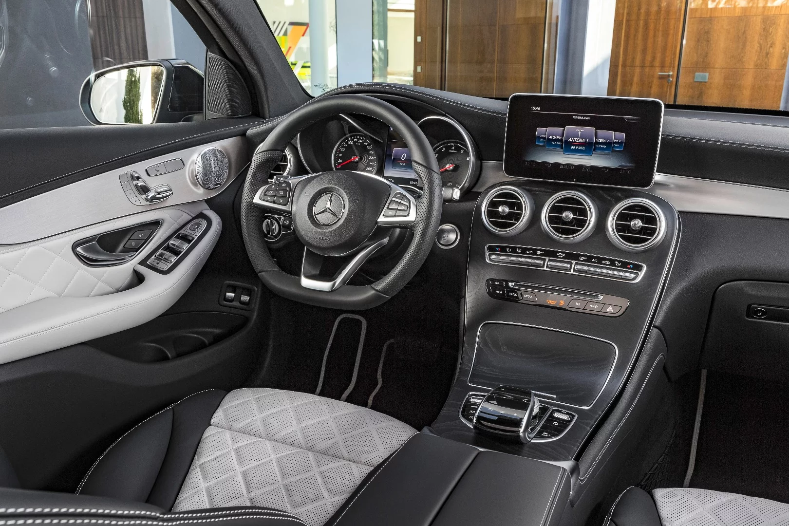 We're big fans of the way the new interior looks, although it will be familiar to anyone who has spent time in a C-Class or GLC