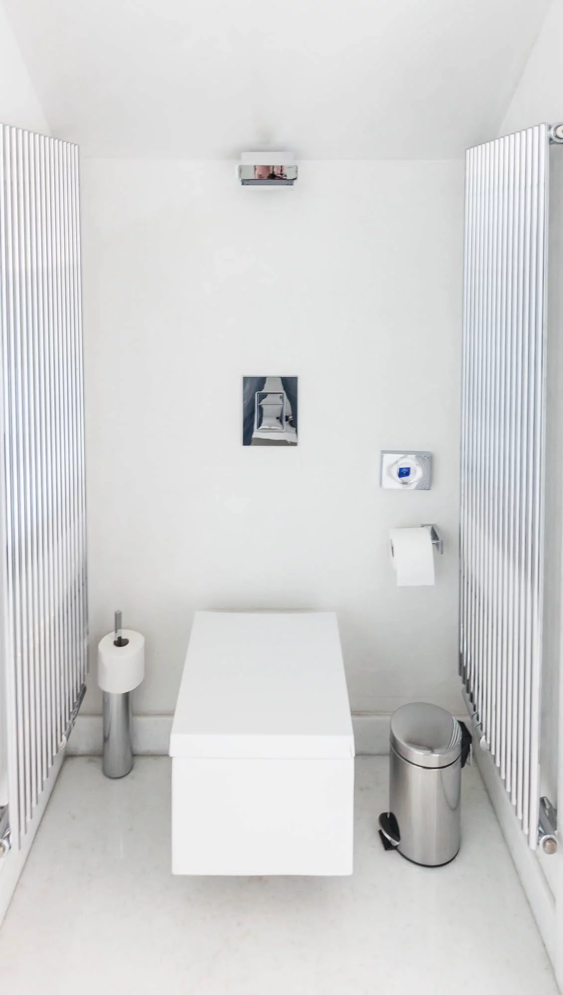Dapper crapper: square toilets take some getting used to (Photo: Loz Blain/gizmag.com)