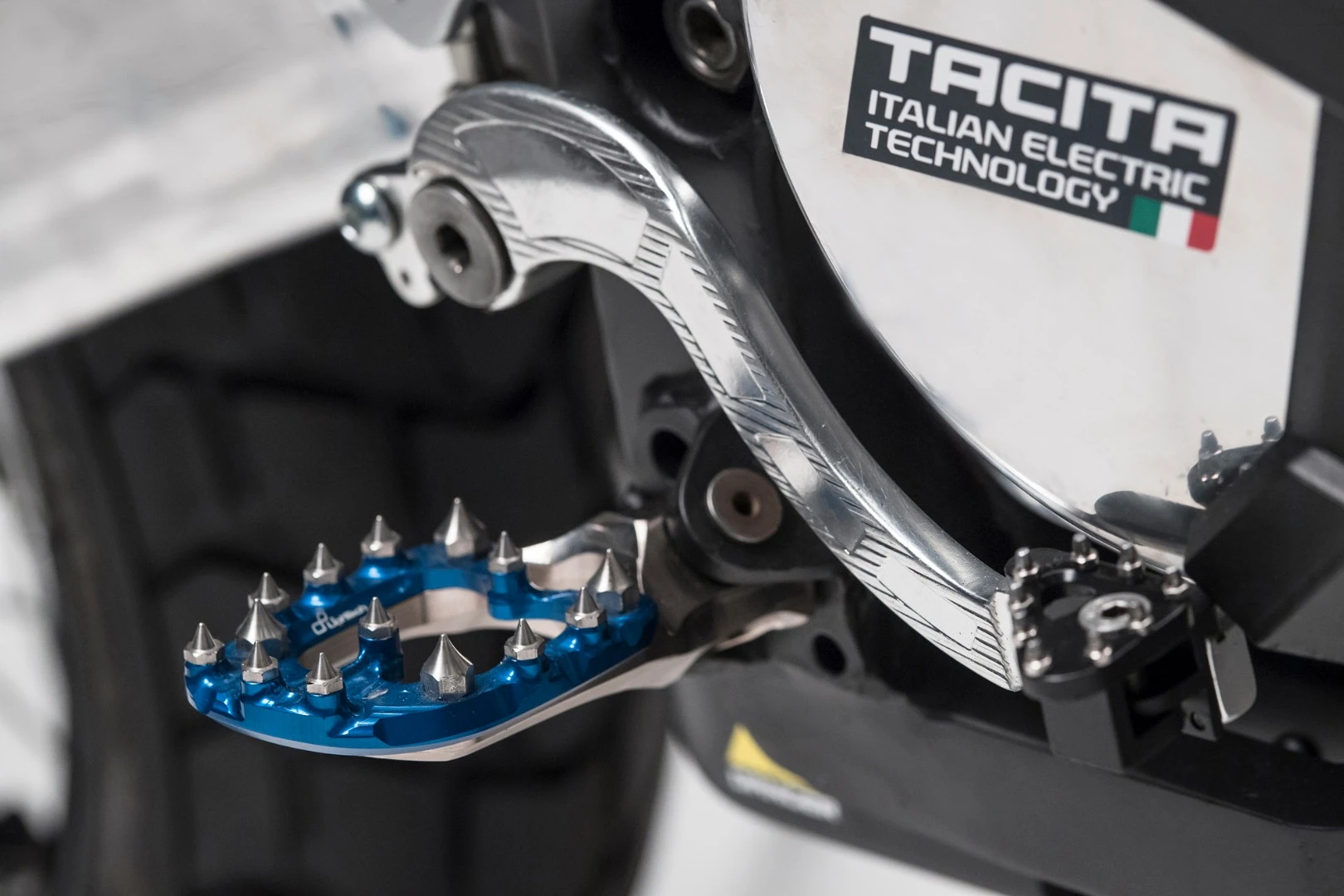 Aero E-Racer: LighTech spiked footpegs