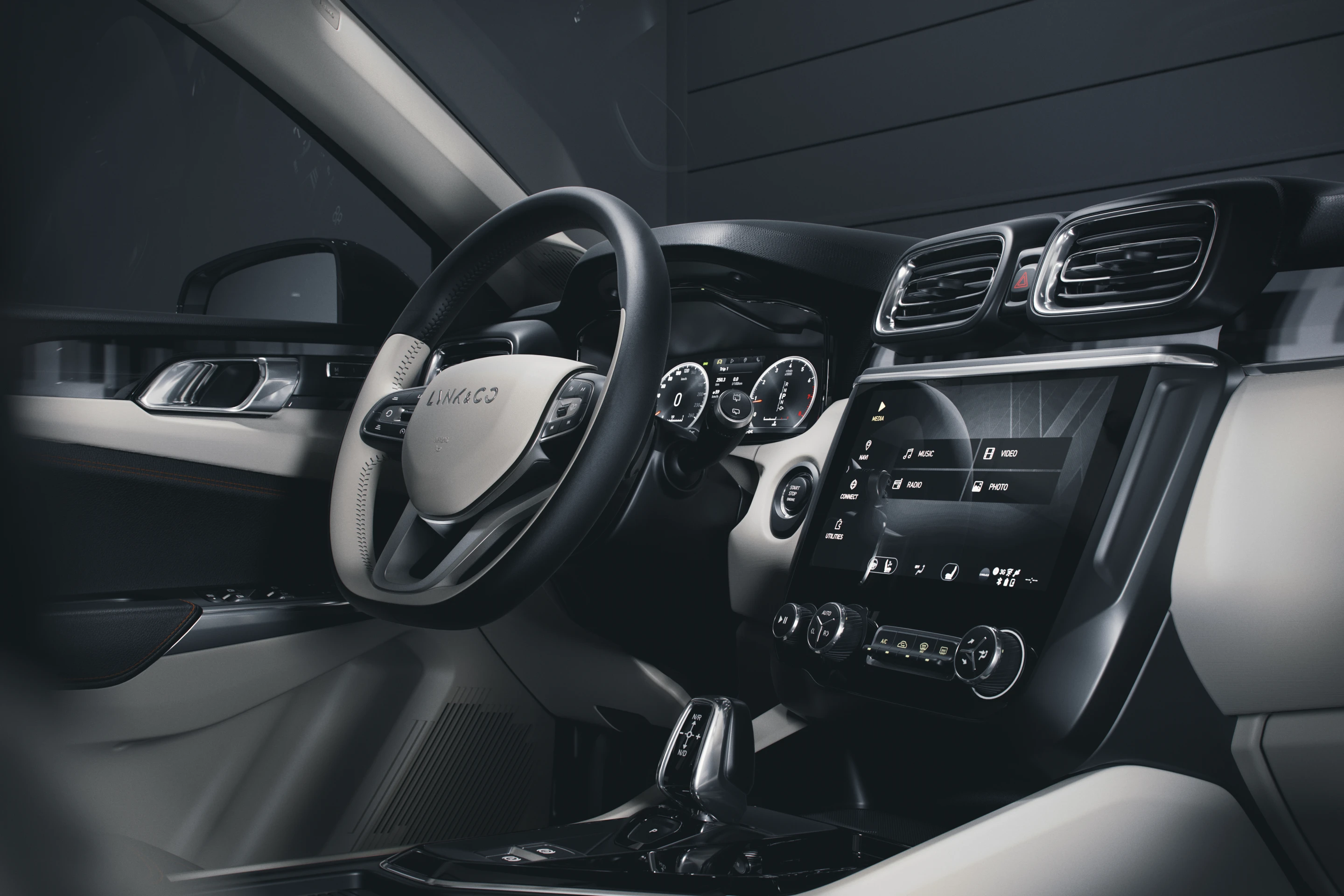 By cutting out third-party dealerships, Lynk & Co hopes to offer both purchases and subscription models at a reduced price