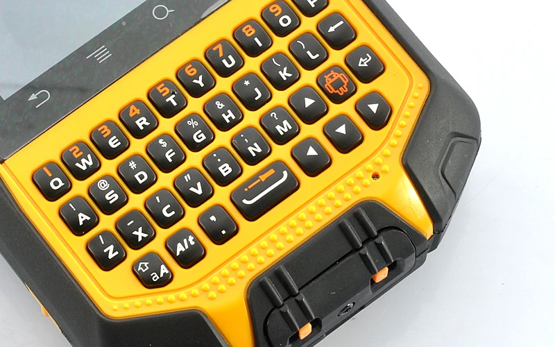 A close look at the The Runbo X3's QWERTY keyboard
