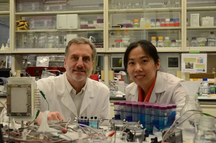 Bruce Logan and Fang Zhang working on the Thermally Regenerative Ammonia Battery (Photo: Wulin Yang/Penn State)