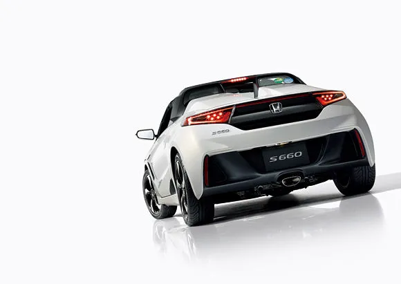 The engine of the S660 has dual overhead camshafts