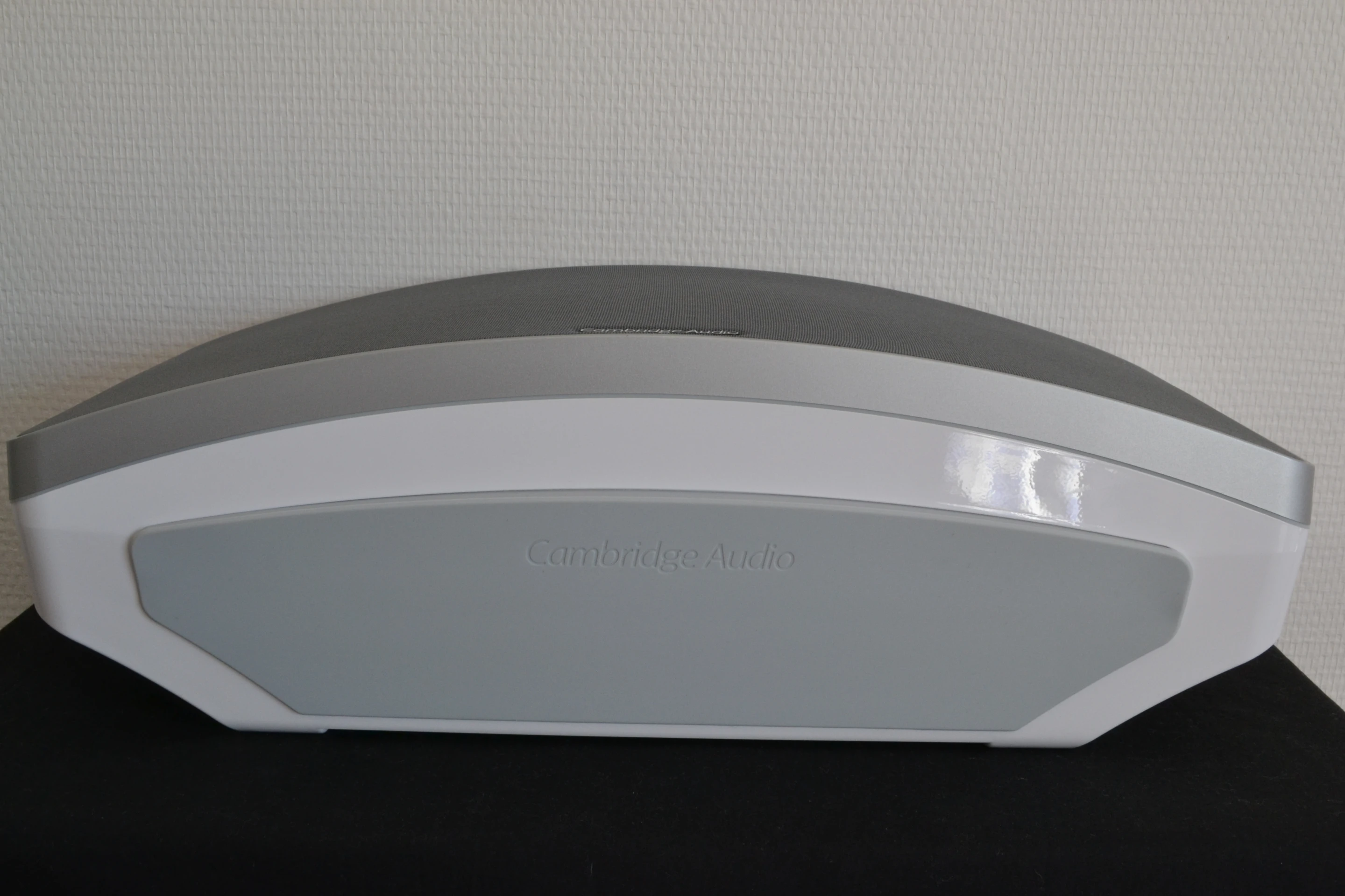 There's a rubber strip on the bottom of the Minx Air 200