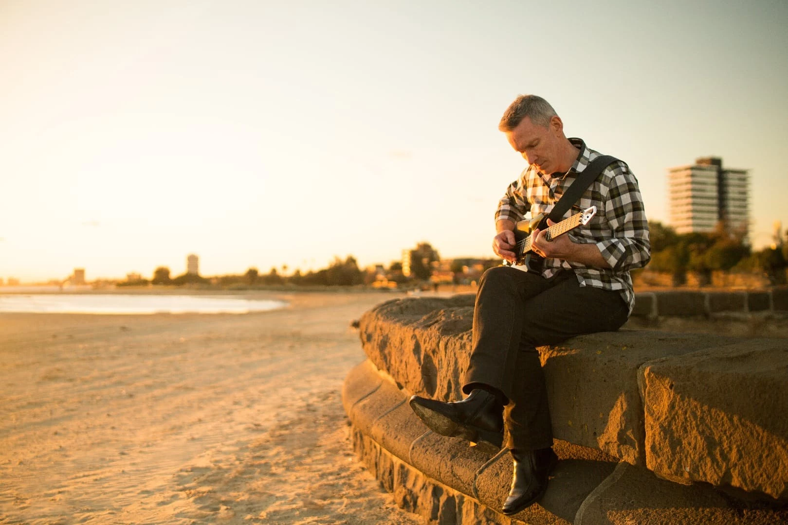The Fusion Guitar uses the digital effects might of an iPhone running music production apps and outputs the resulting tones through its own set of speakers