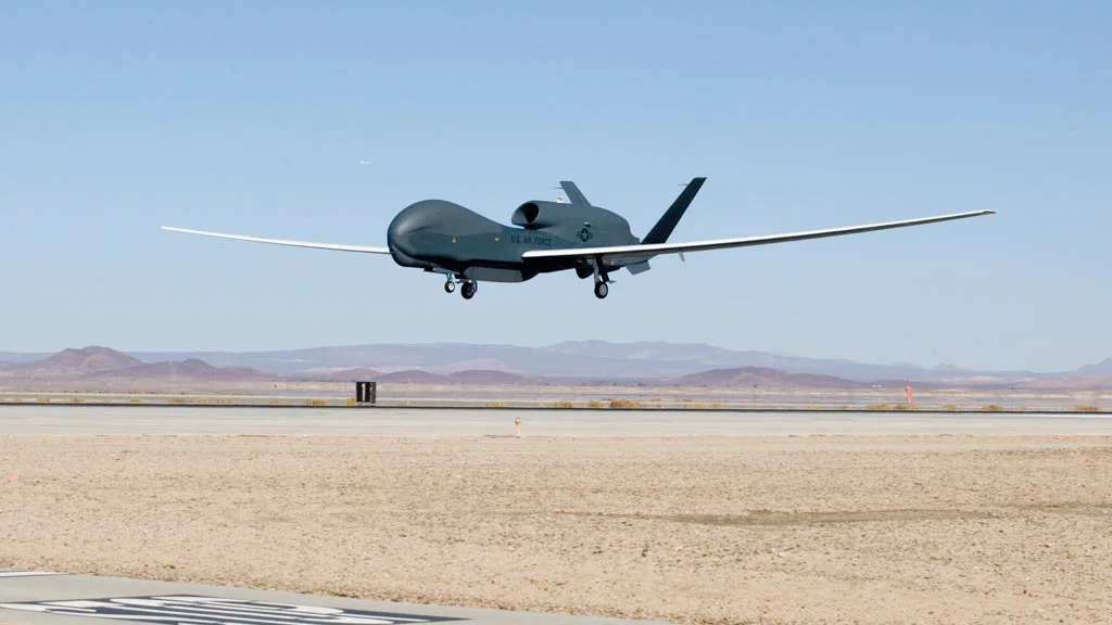 The Block 40 configuration RQ-4 Global Hawk comes in to land after its successful first flight (Photo: Edwards AFB)