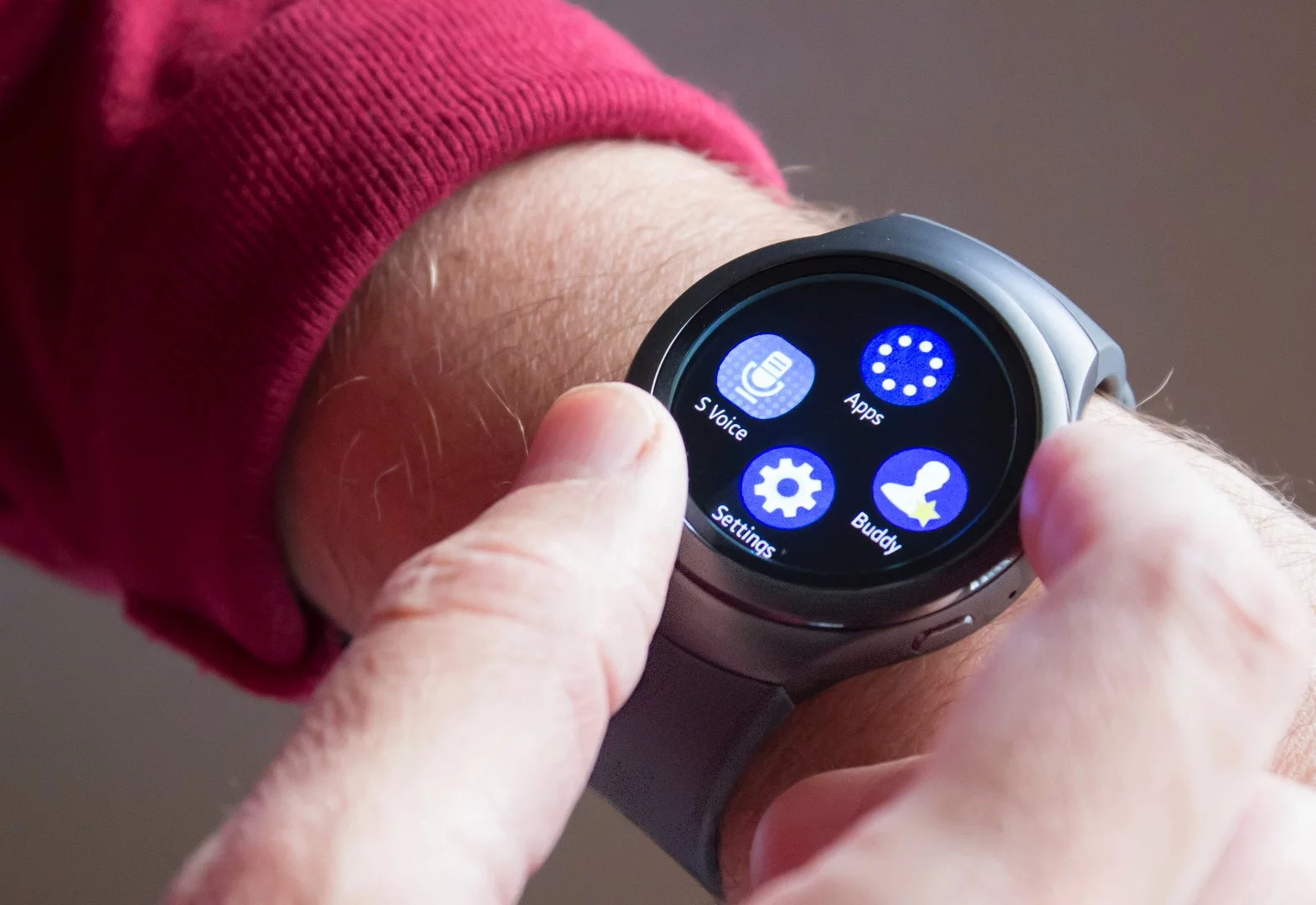 The Gear S2's rotating bezel is its killer feature