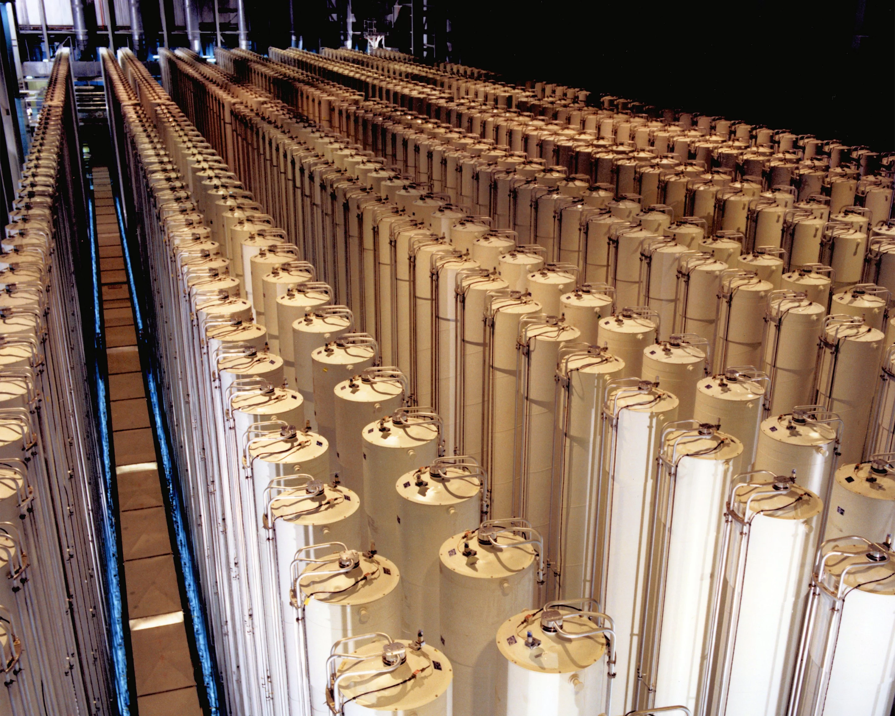 Cascade of gas centrifuges used at Piketon, Ohio to produce enriched uranium (Photo: USDOE)