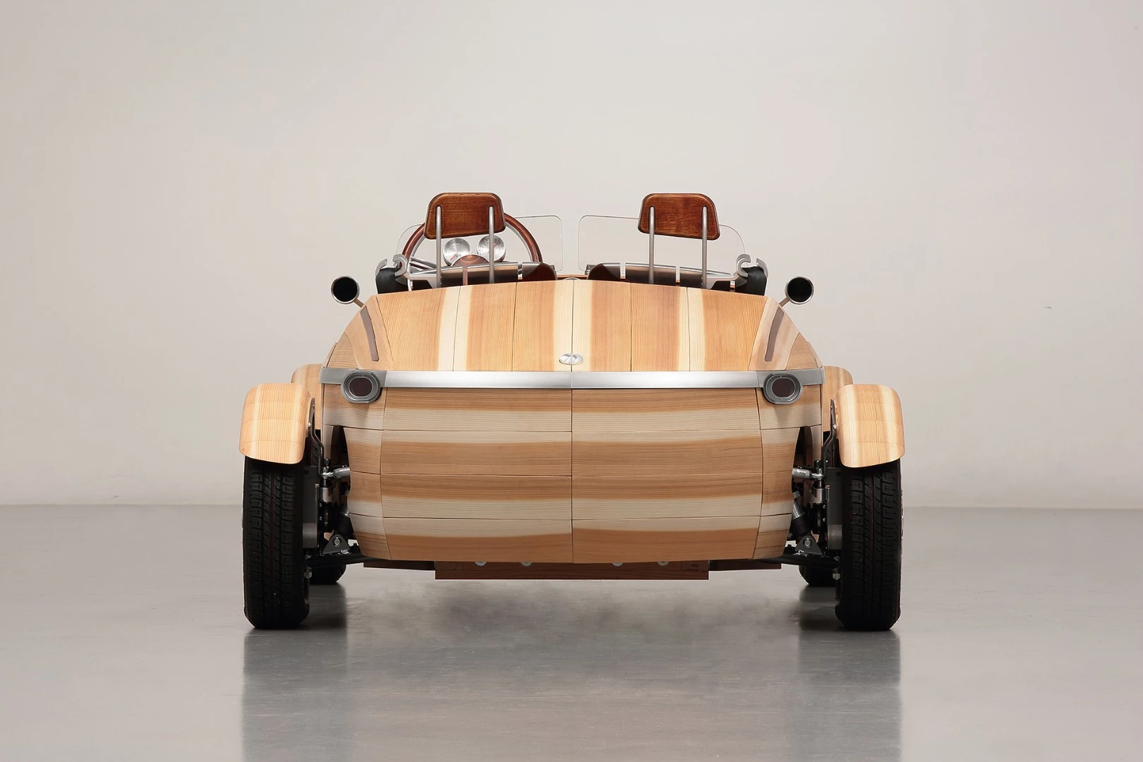The exterior is made of Japanese cedar for long-life and its particular hue