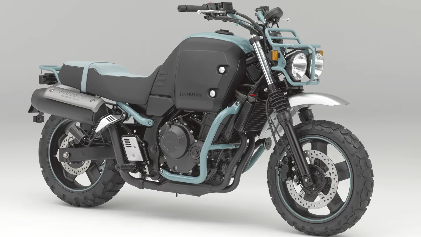Honda's 47 hp, 400 cc twin-cylinder powerplant is the engine used in the Bulldog, and it was designed as a flexible motor with useful power throughout the rev spectrum