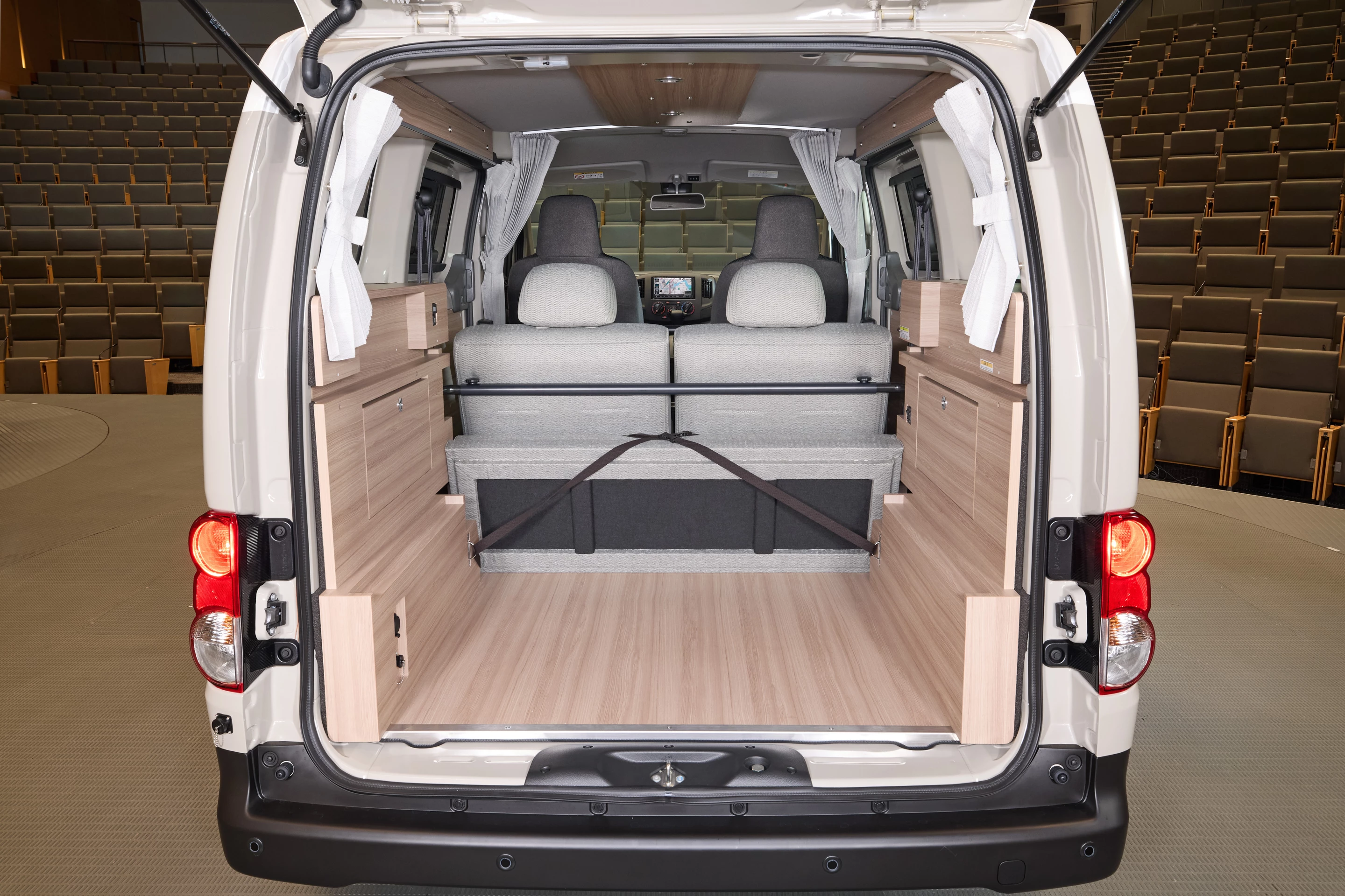 The multifunctional rear bench easily switches over from bed to sofa to van seating