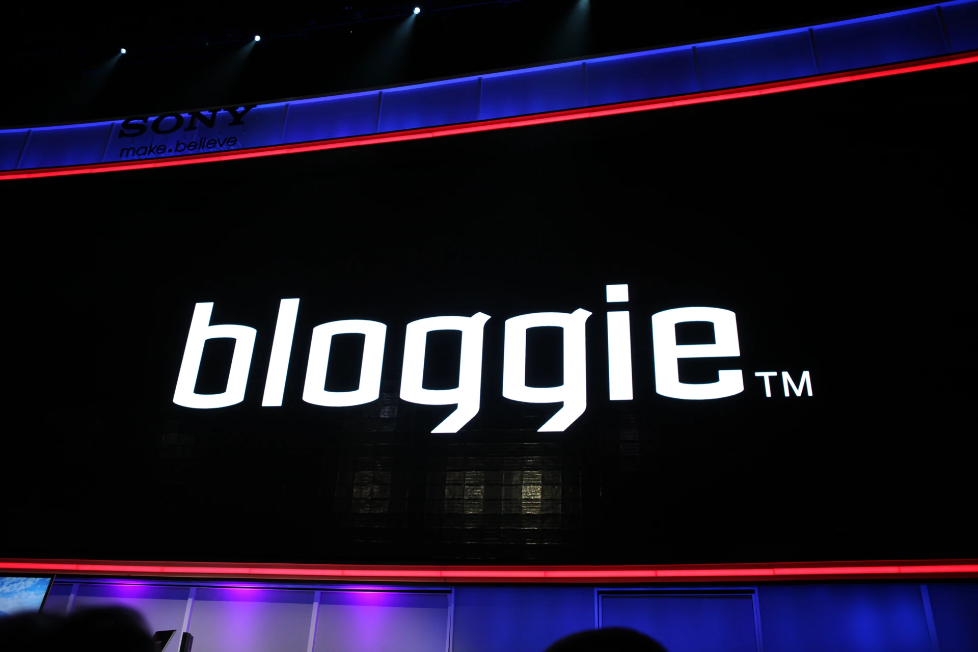 Backing up from the successful launch of Bloggie Touch in 2010 the company has boosted the affordable compact platform with the addition of 3D technology and dual screen capabilities