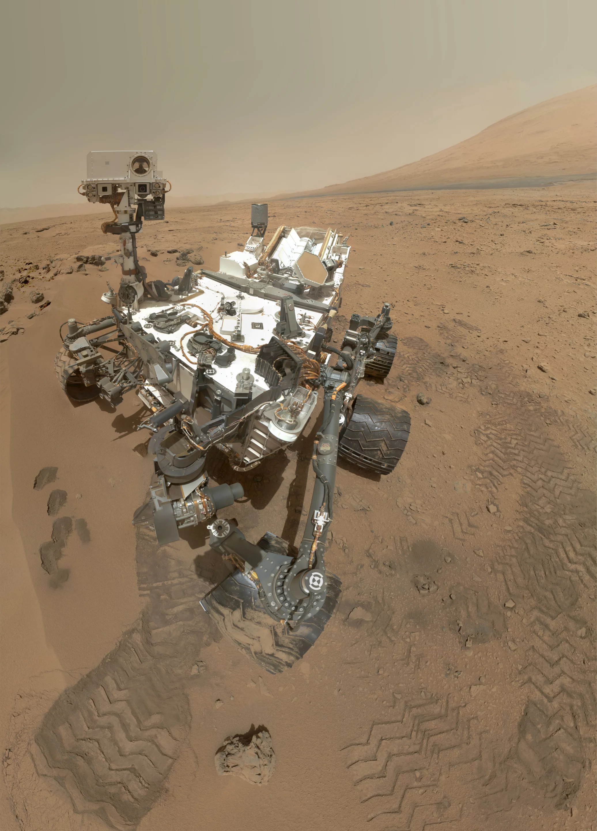 Panoramic self-portrait of Curiosity (Image: NASA/Caltech)