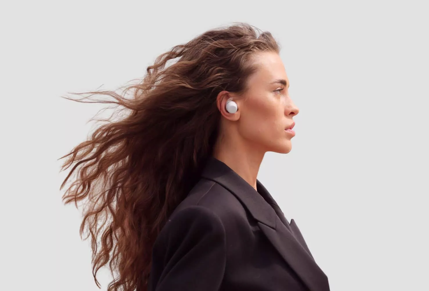 Thanks to interchangeable battery modules, the music can keep playing for up to 60 hours