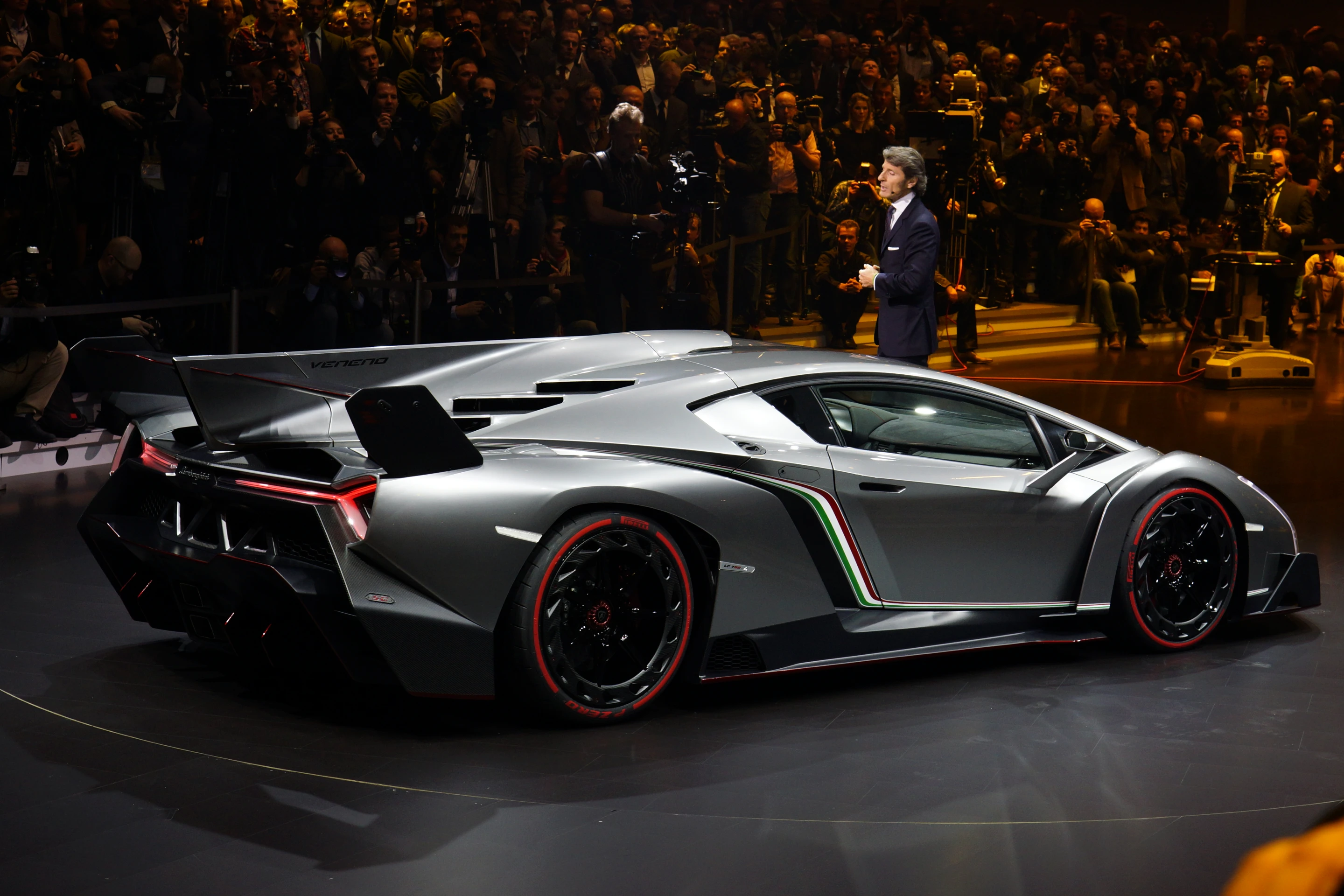 Lamborghini introduces the Veneno